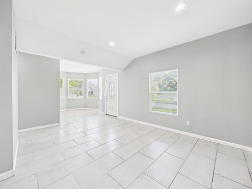 Spacious 4-Bedroom Home with Attic – photo 1