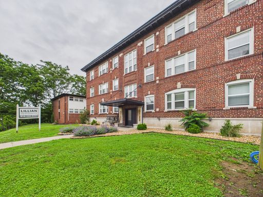 Renovated 1 Bedroom in Midtown - Parking + Laundry + Maintenance Provided – photo 1