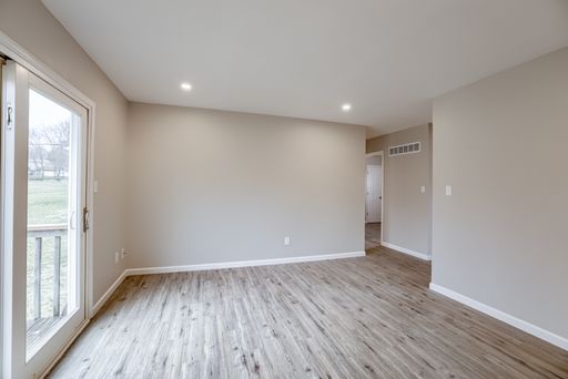 Spacious Duplex - Newly Renovated – photo 1