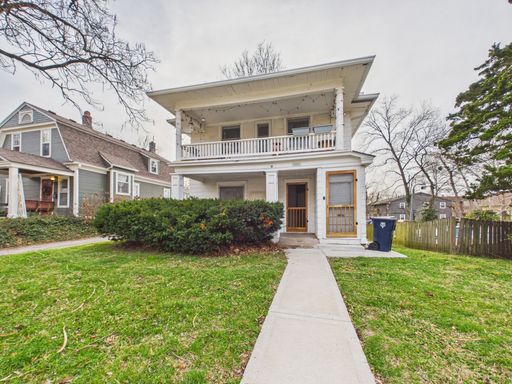 Charming 2BR Apartment Ground-Level with Parking & Natural Light – photo 1