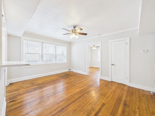 Renovated 1 Bedroom in Midtown - Parking + Laundry + Maintenance Provided – photo 1