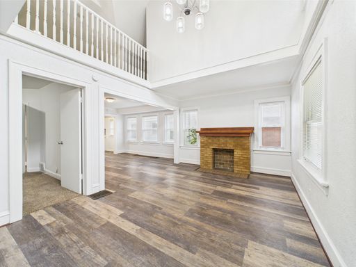 Charming 3-Bedroom Home with Loft & Bright Living Space – photo 1