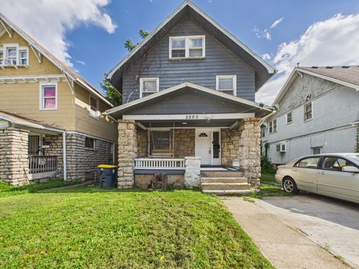 Spacious 4-Bedroom Two-Story Home in Kansas City – photo 1