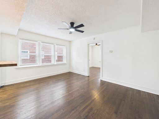 Renovated 1 Bedroom in Midtown - Parking + Laundry + Maintenance Provided – photo 1