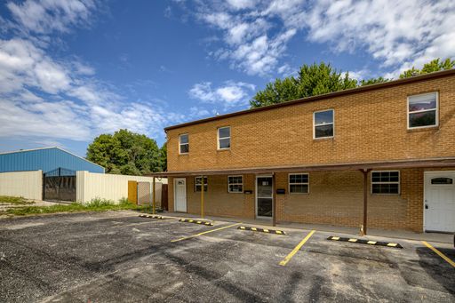 Renovated 2 Bed Unit - Voucher Friendly