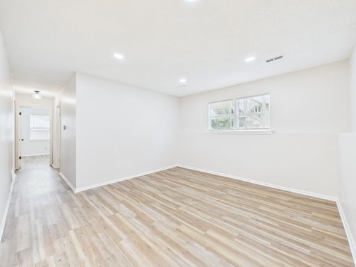 Newly Updated * Modern Finishes * Bright & Spacious * – photo 1