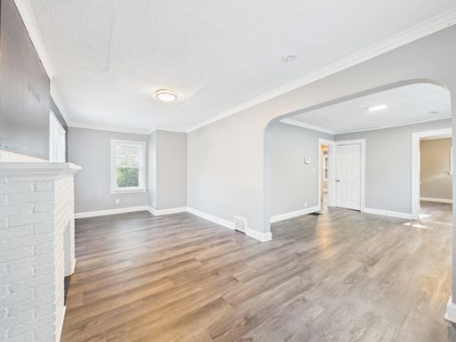 Freshly Updated 3-Bedroom Home with Spacious Living Areas! – photo 1