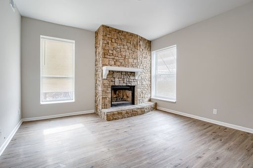 Updated & Spacious Apartment in Historic NE – photo 1