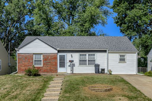 Beautiful Ranch with Big Yard – photo 1