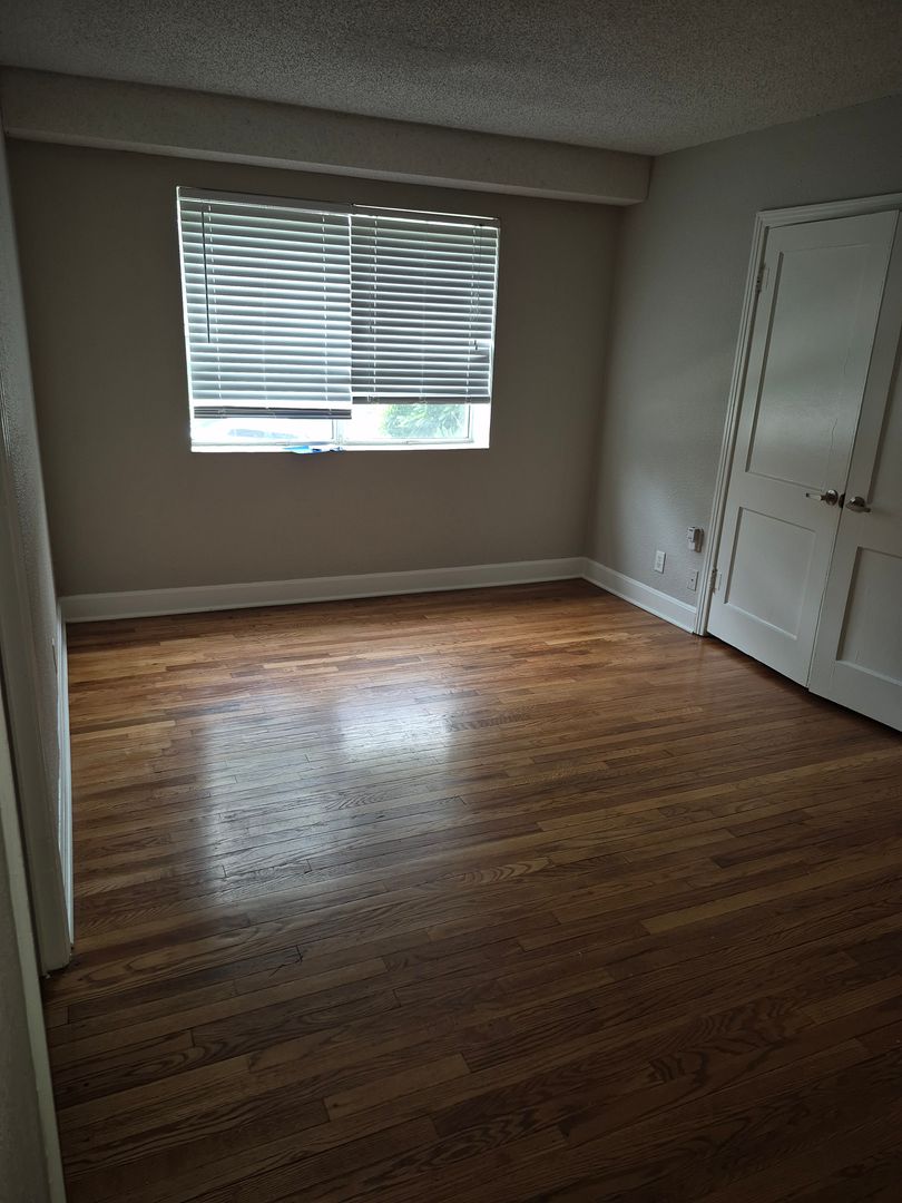 Kansas City Apartment: 4440 Roanoke Pkwy