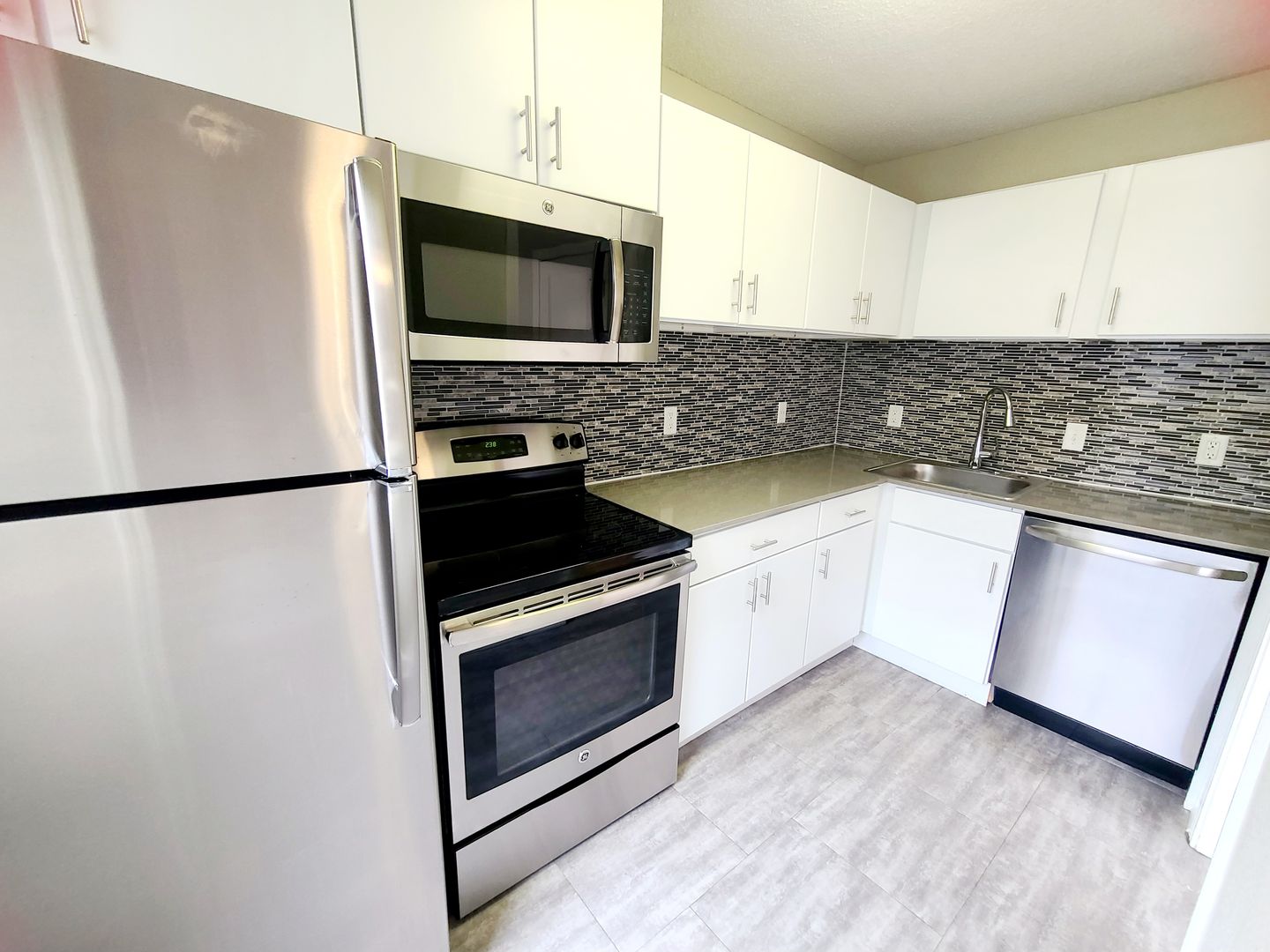 Kansas City Apartment: 4440 Roanoke Pkwy