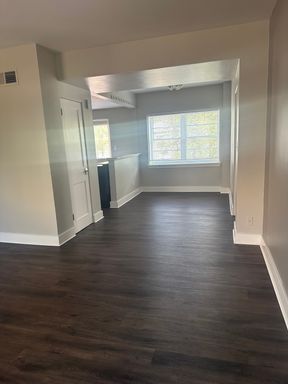 Private Bedroom in Shared 2 Bedroom Apartment – photo 1
