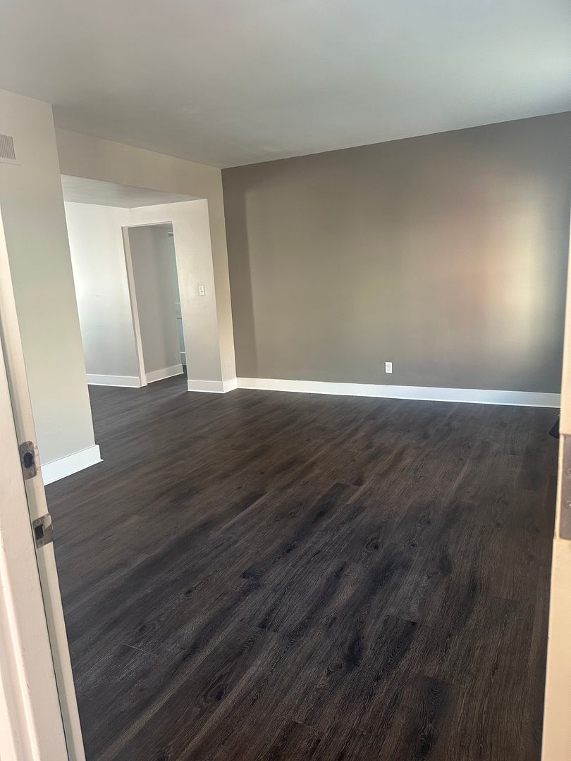 Wichita Apartment: 1748 N Hillside