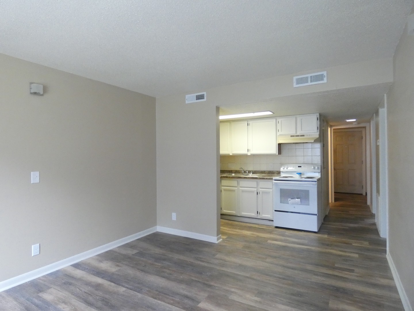 Newton Apartment: 516 Heather Lane