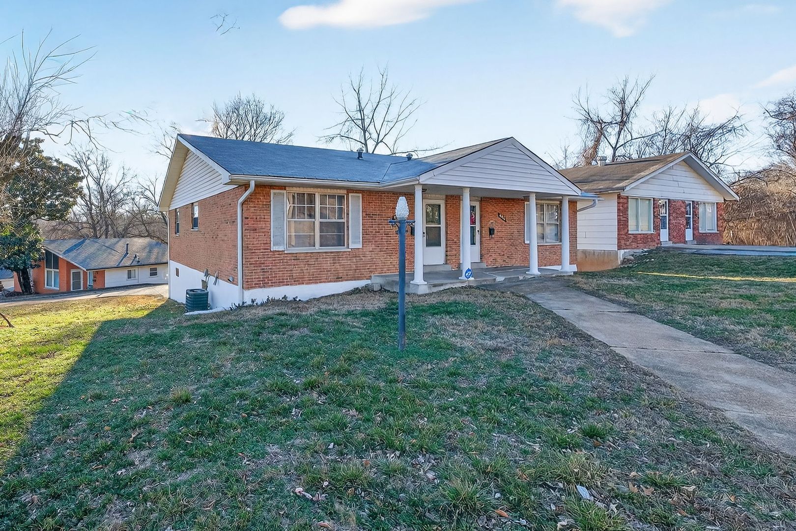 Jennings Apartment: 8908 Scottdale Avenue