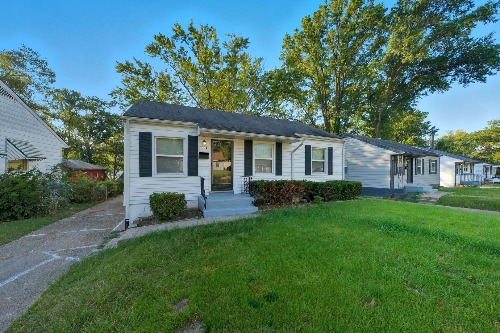 St. Louis House: 224 Cameron Rd
