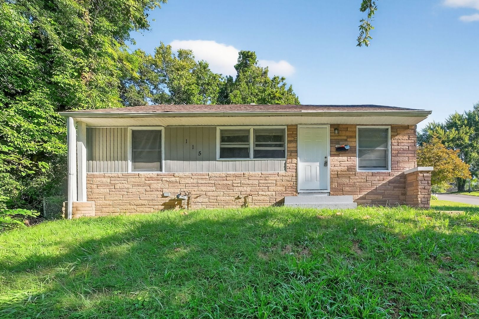 St. Louis House: 115 Spring Garden Dr