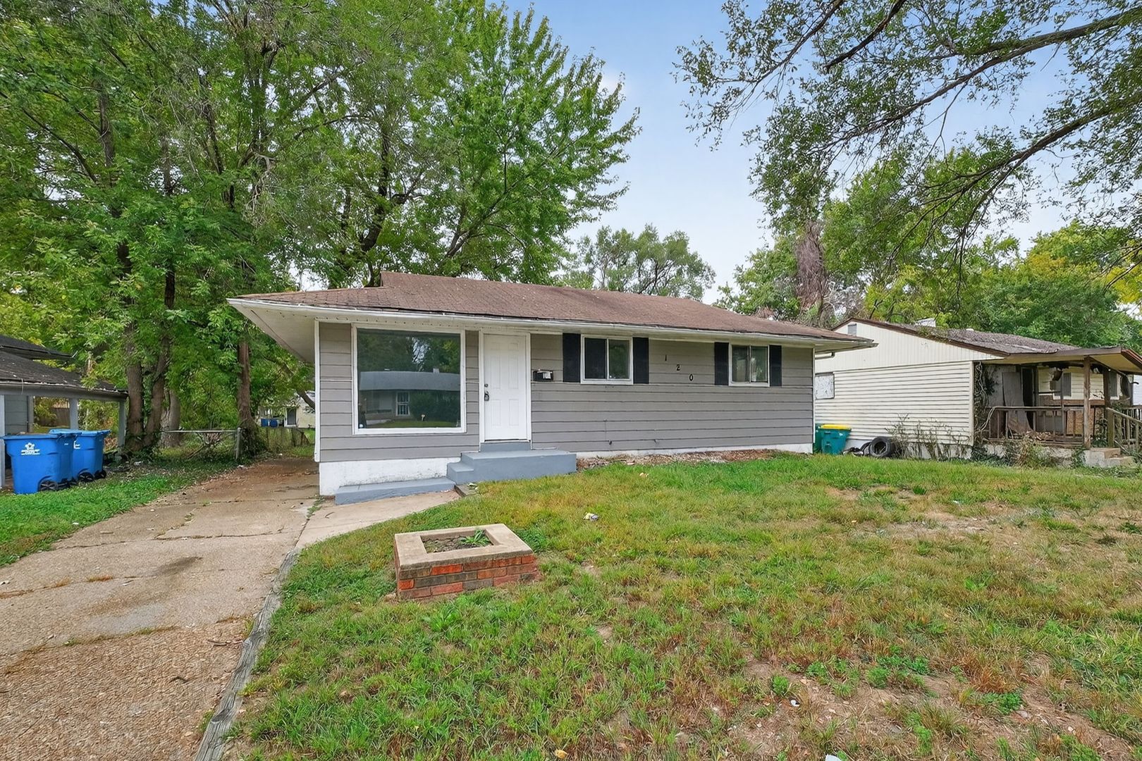 St. Louis House: 120 McAlpine Dr