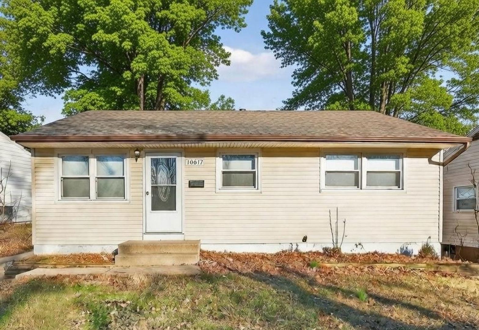 St. Louis House: 10617 Dunkeld Circle