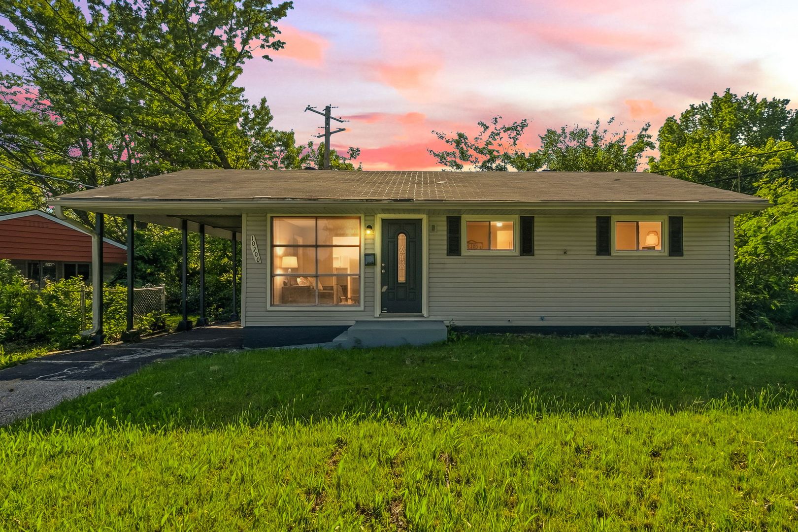 St. Louis House: 10700 Spring Garden Dr