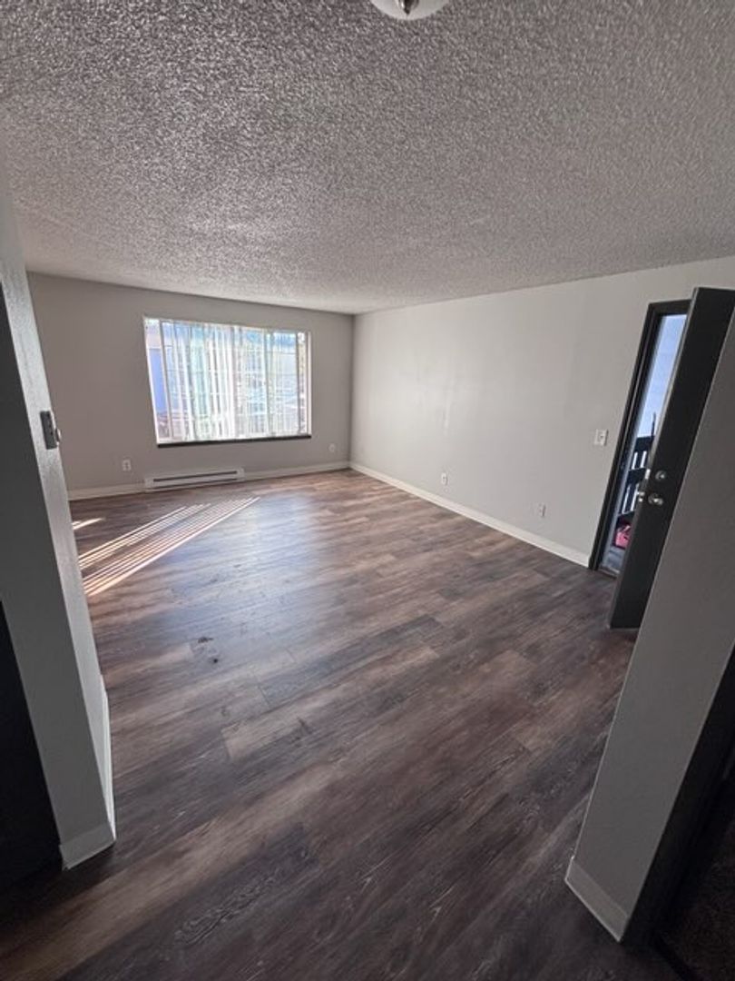 Longview Apartment: 825 32nd Ave