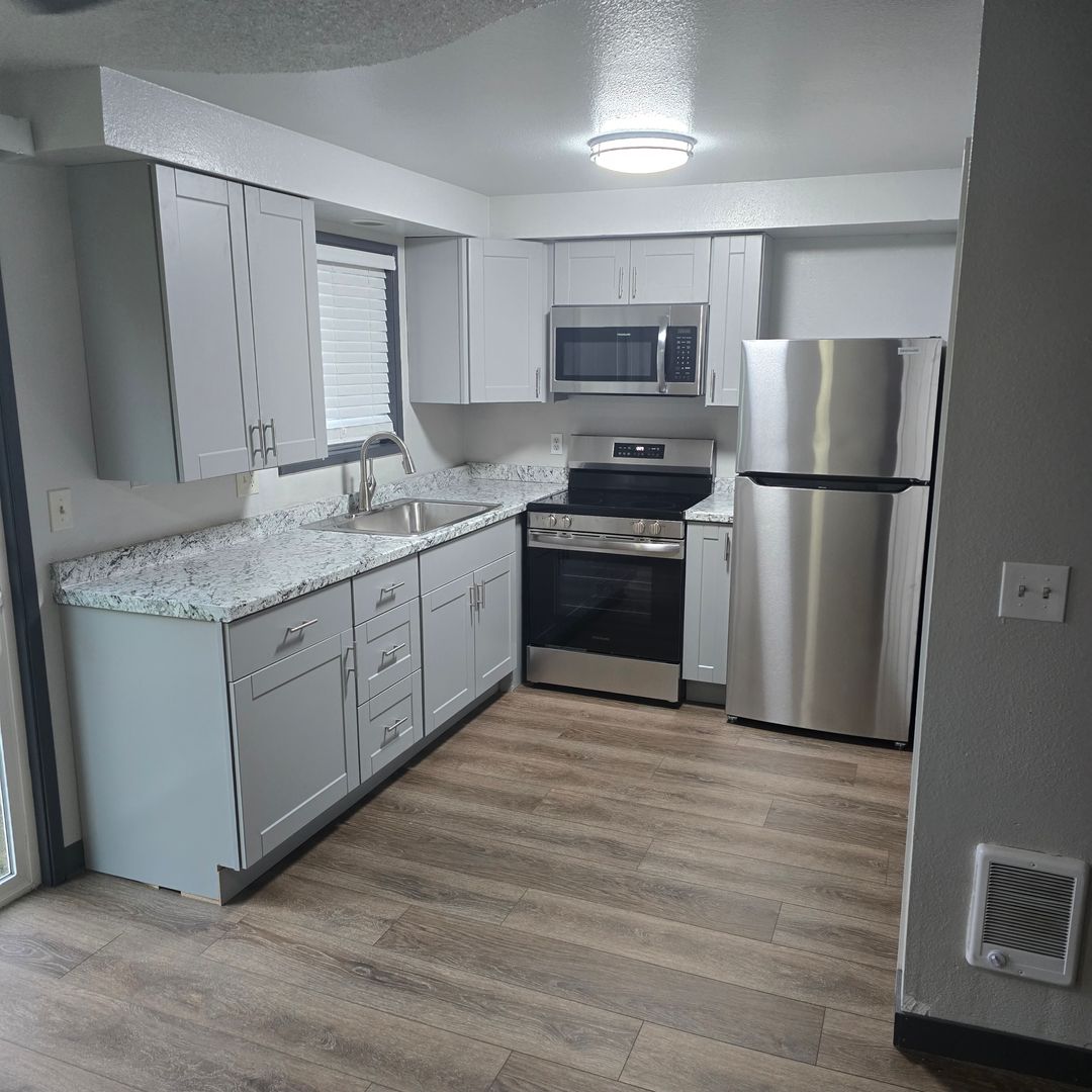 Woodland Apartment: 330 5th Street