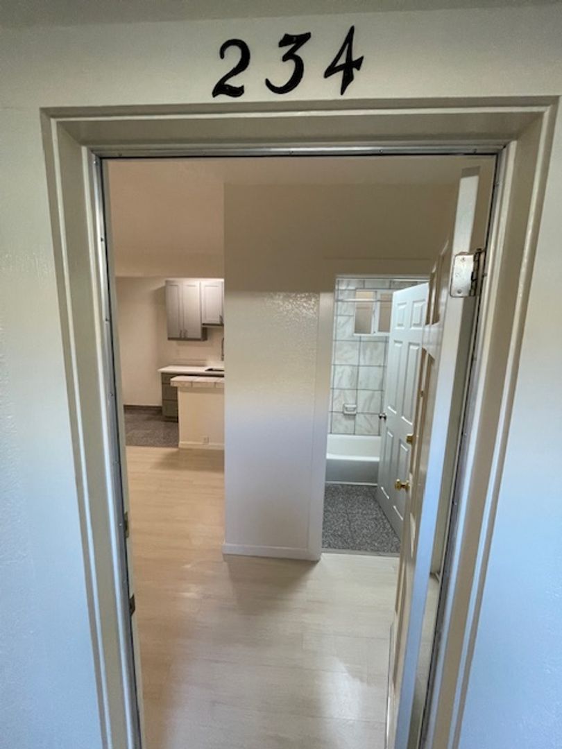 San Francisco Apartment: 574 3rd Street