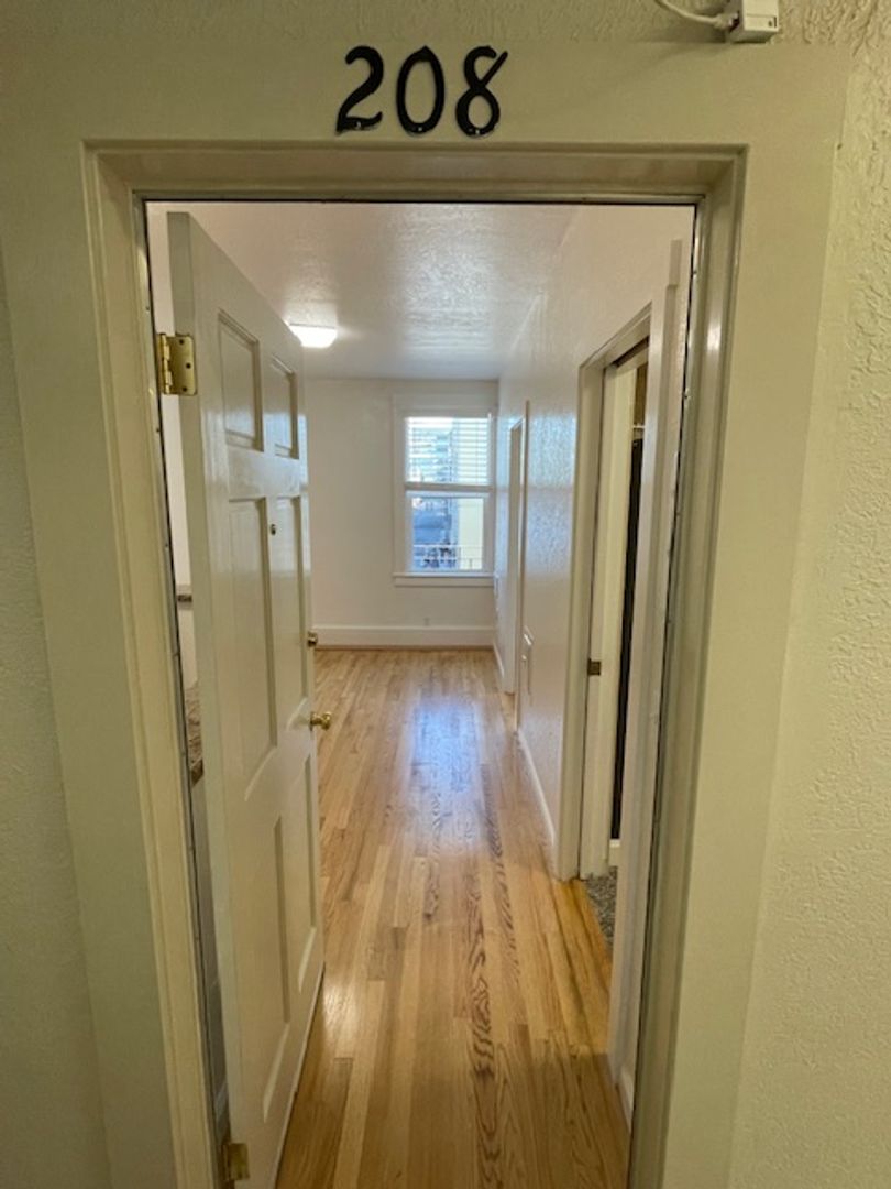 San Francisco Apartment: 574 3rd Street