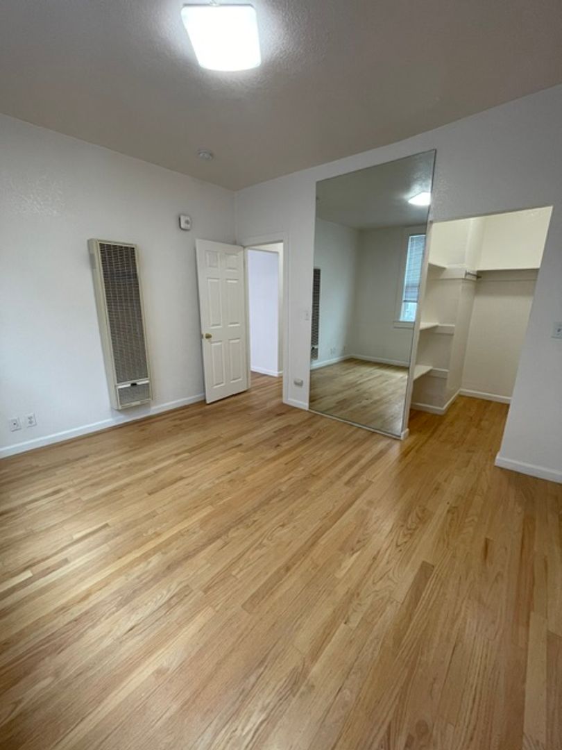 03RD ST 574 3 of 10