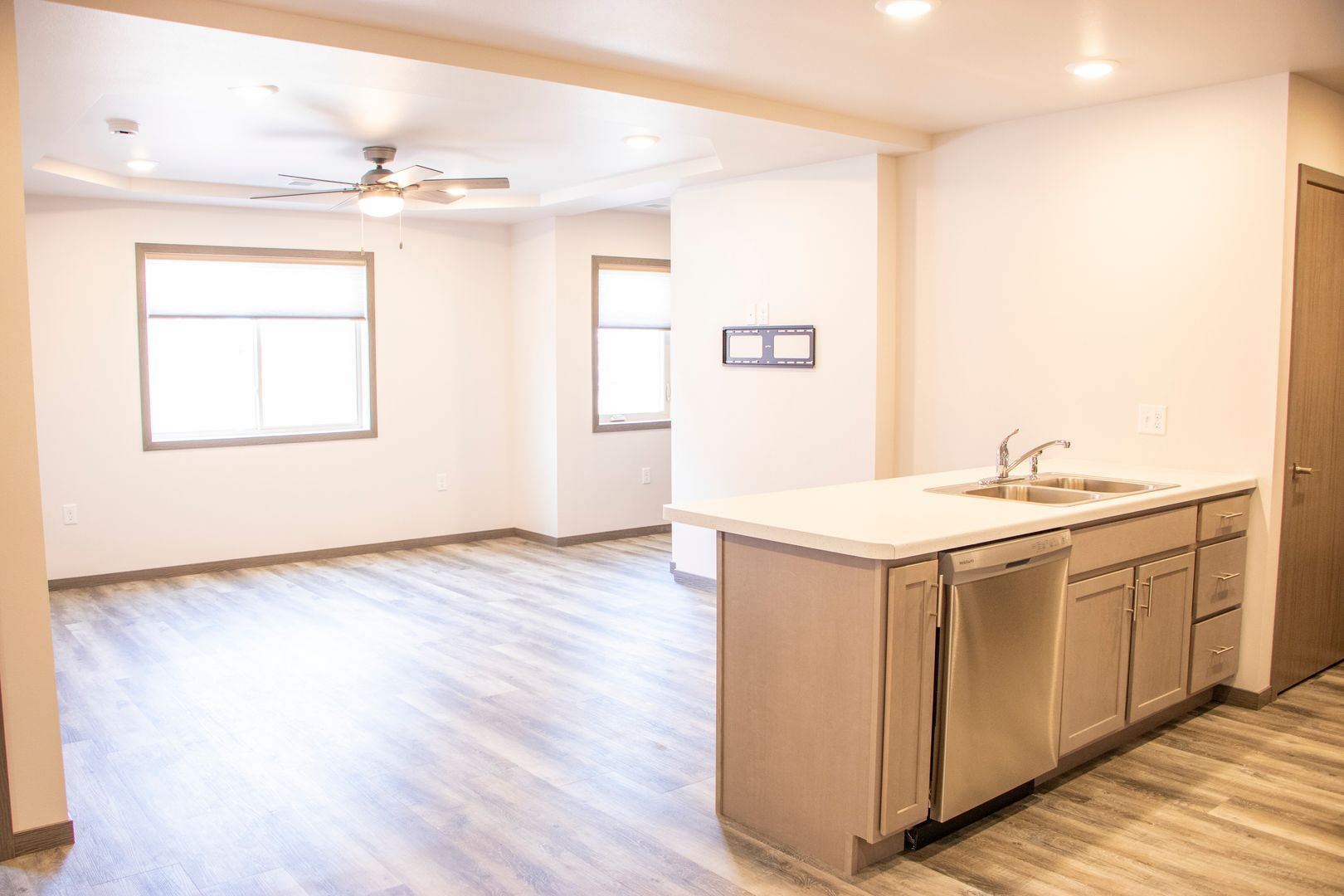 Eau Claire Apartment: 4576 London Road