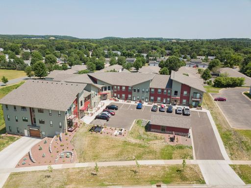 Southside Eau Claire 1 Bed- Great Location! – photo 1