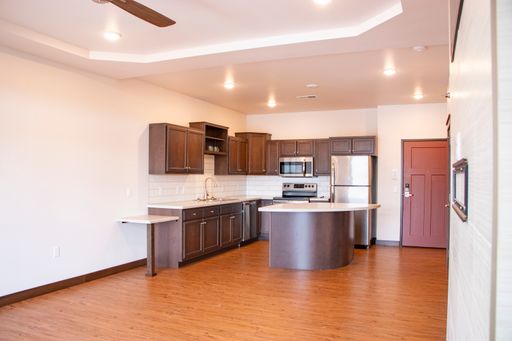 Beautiful Large Corner 1 Bed by Oakwood Mall! – photo 1