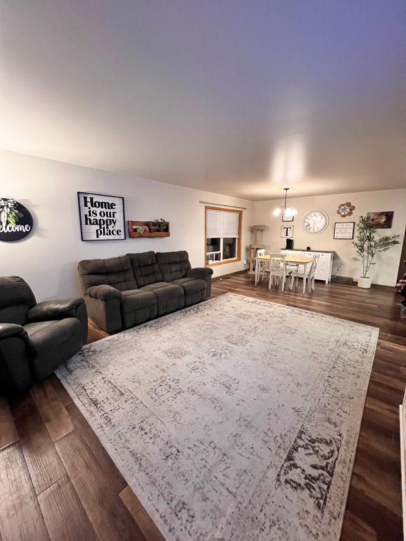 Eau Claire House: 1339 Glenn Place