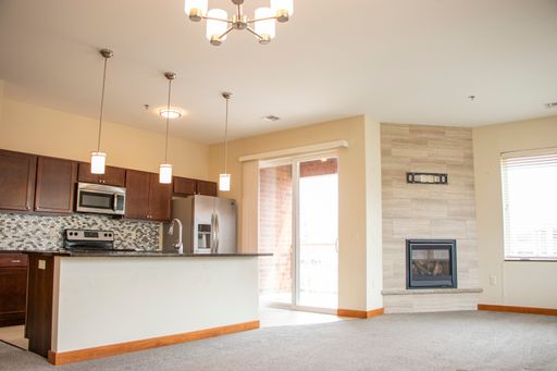 Amazing Corner 2bed / 2 Bath Unit! Available November 1st! – photo 1