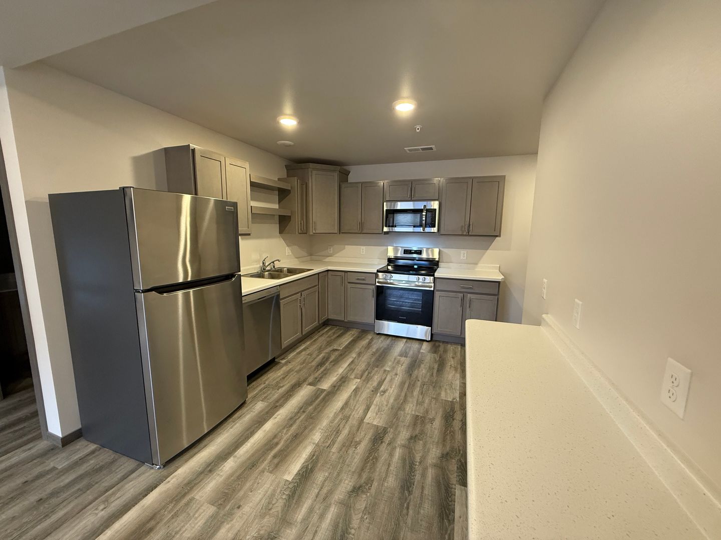 Eau Claire Apartment: 4576 London Road