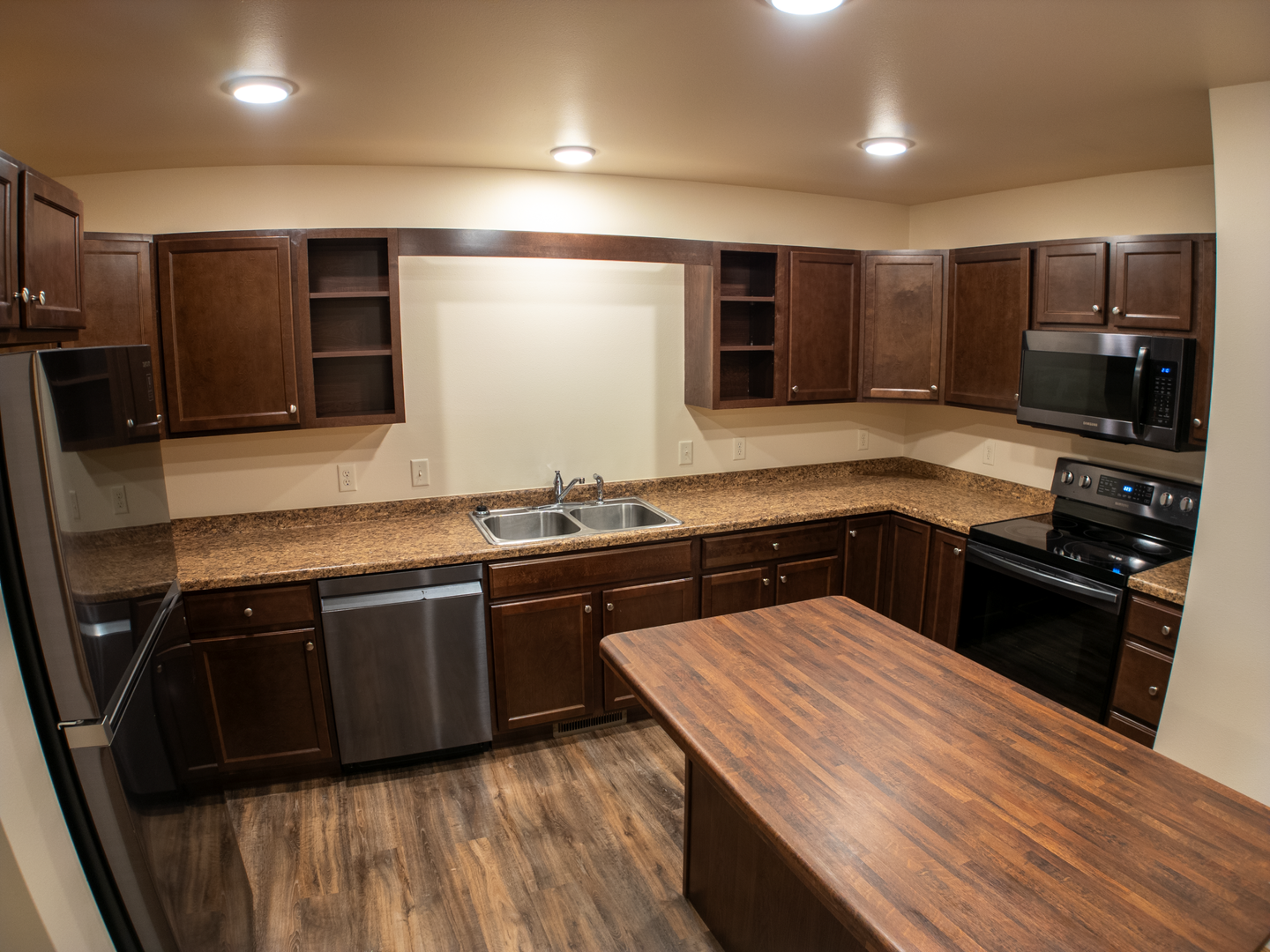 Eau Claire Apartment: Cassie Four & Sixplexes