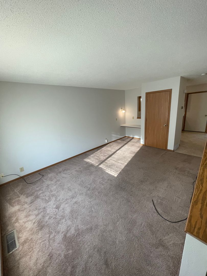 Eau Claire Apartment: 4609 Speros Ln & 4610 Kappus Drive