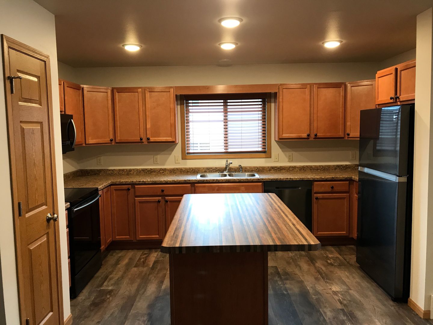 Eau Claire Apartment: Cassie Four & Sixplexes