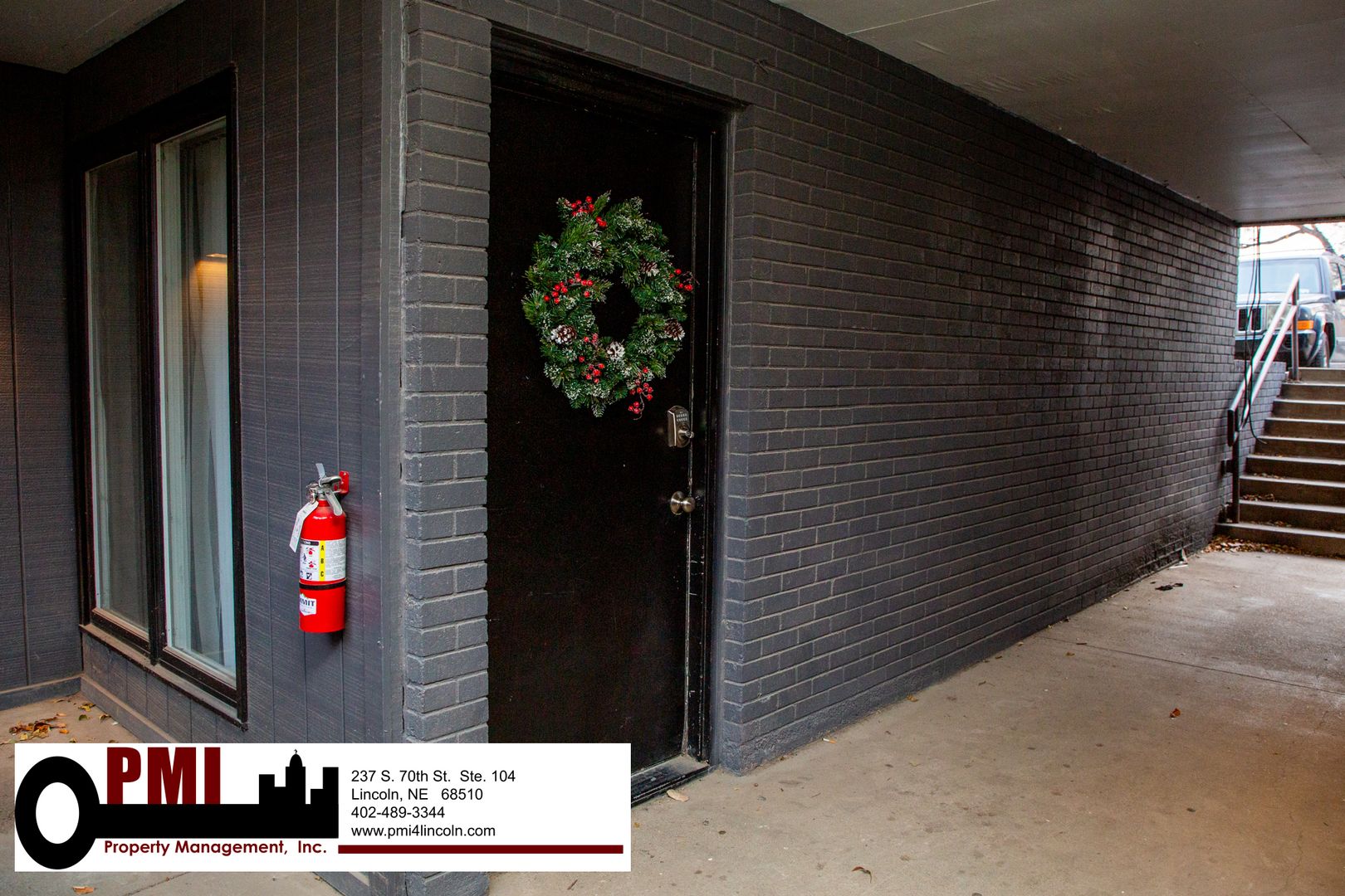 Lincoln Apartment: 2201 S 10