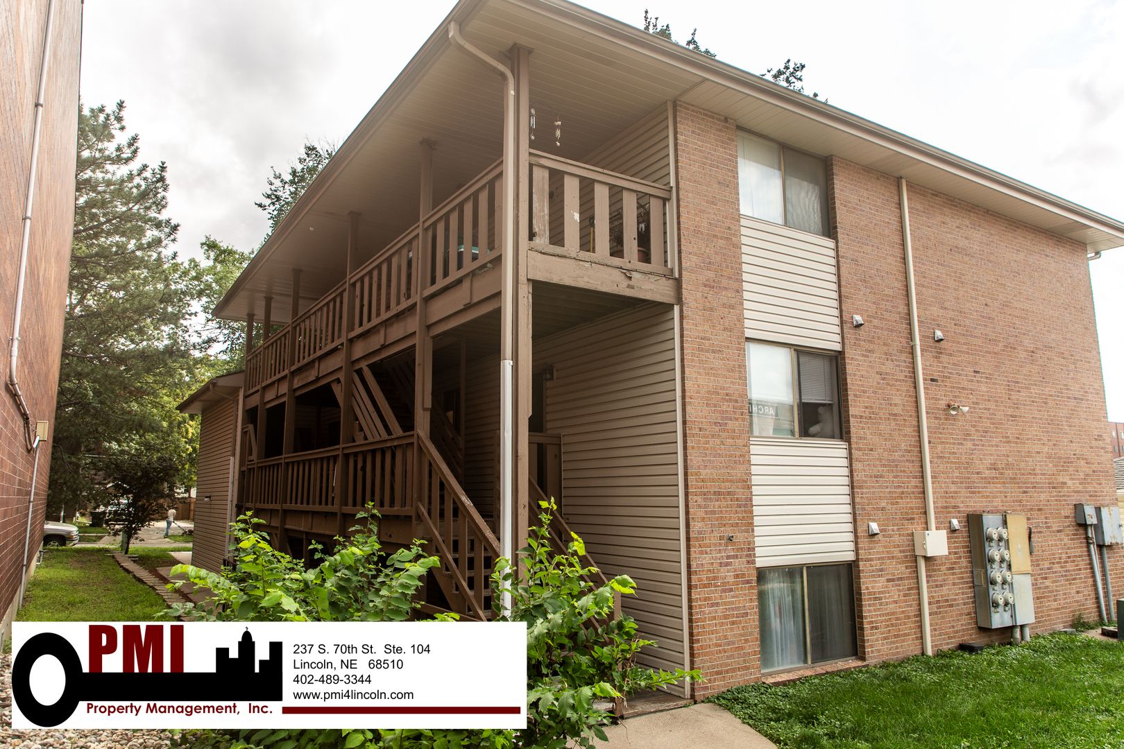 Lincoln Apartment: 4838 Walker Ave