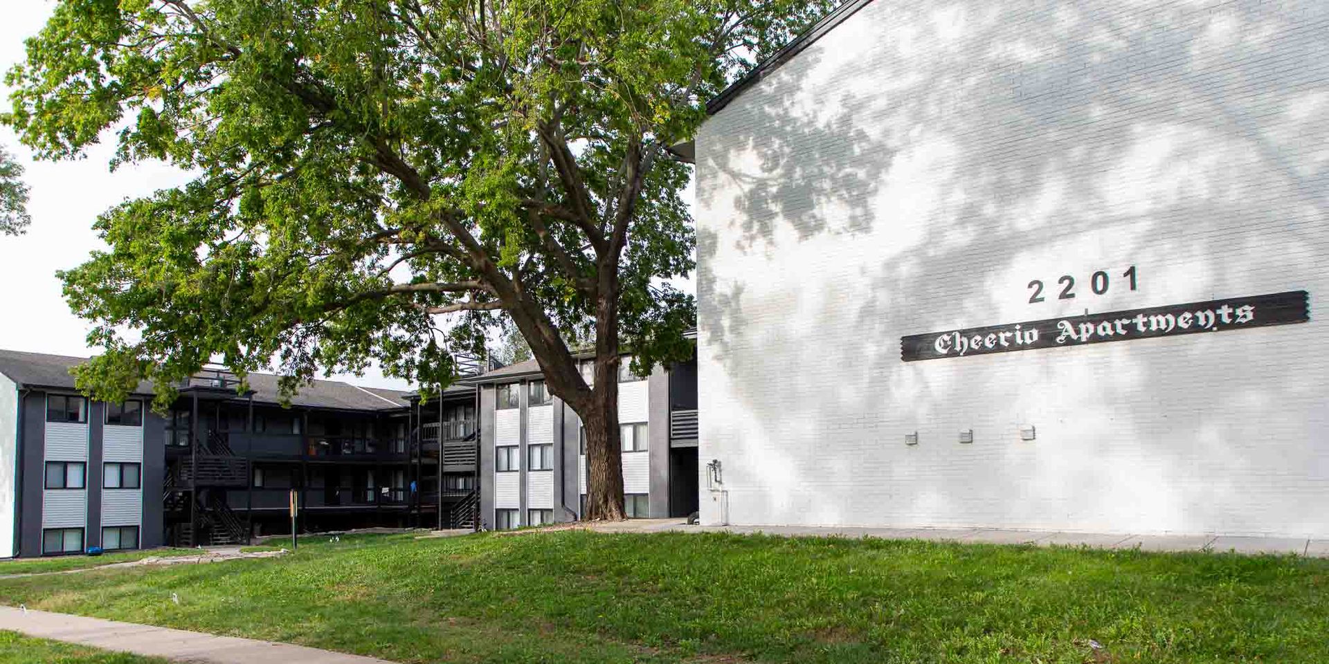 Lincoln Apartment: 2201 S 10th St