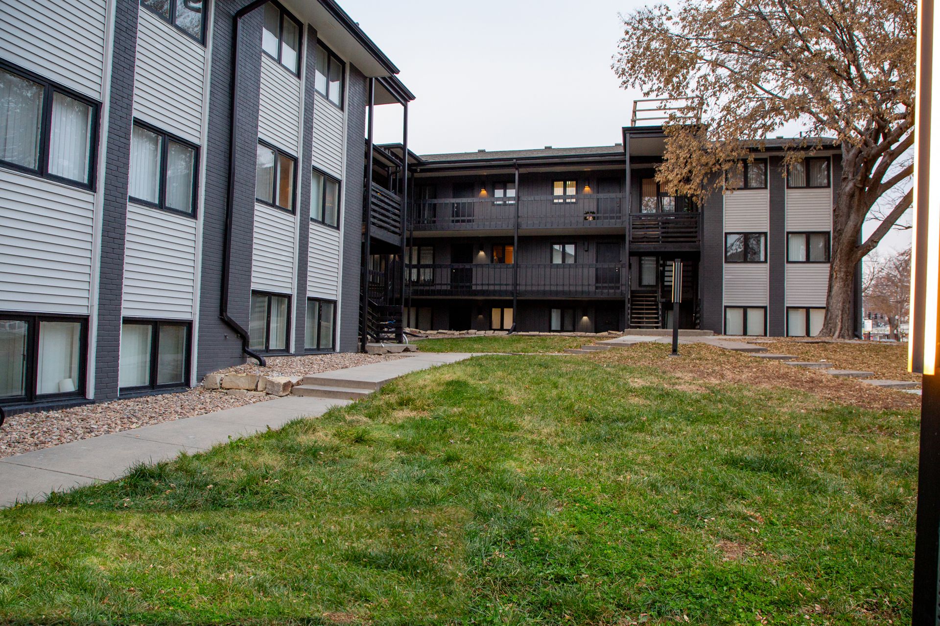 Lincoln Apartment: 2201 S 10th St