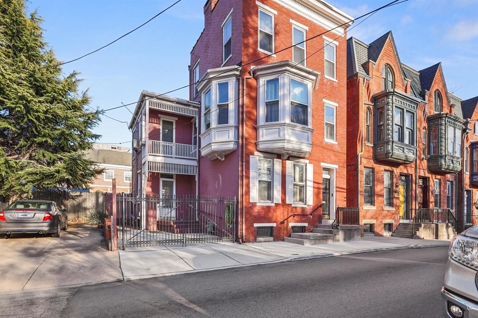 York House: 17 S Pine St