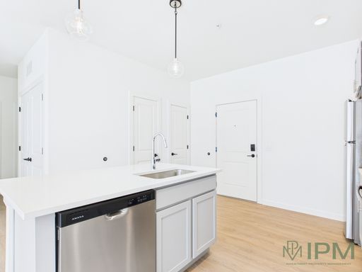 Clara - 1 Bed (w/den) 1 Bath Luxury Apartment!
