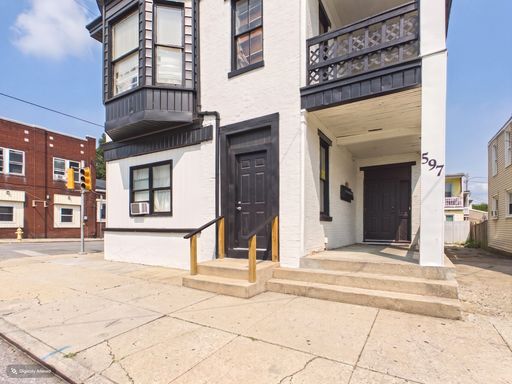 Newly Renovated 1-Bed 1-Bath Apartment in York City – photo 1