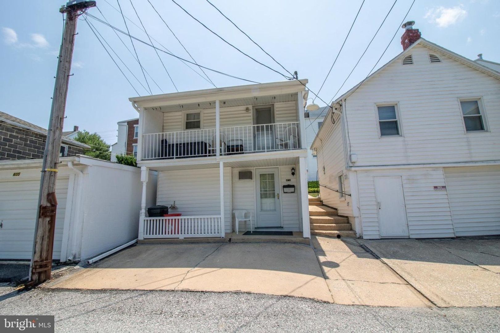 Red Lion Apartment: 607 W Broadway