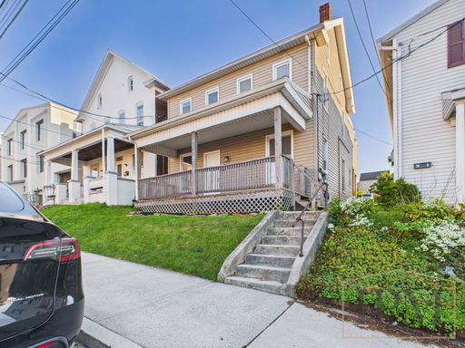 Available Now- Charming 2 Bedroom, 1 Bath Apartment in Red Lion School District!