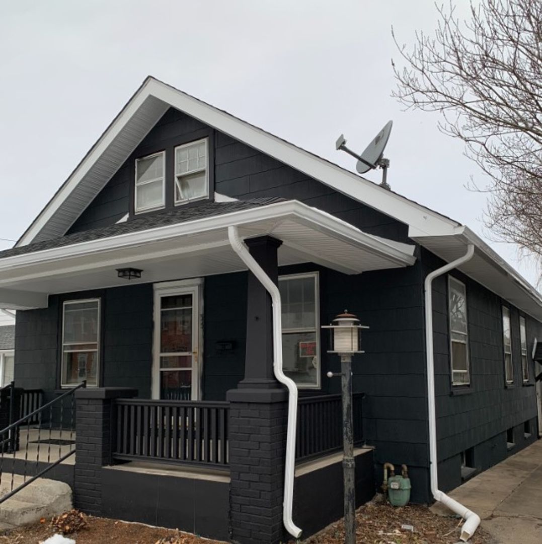 York House: 35 E 8th Ave