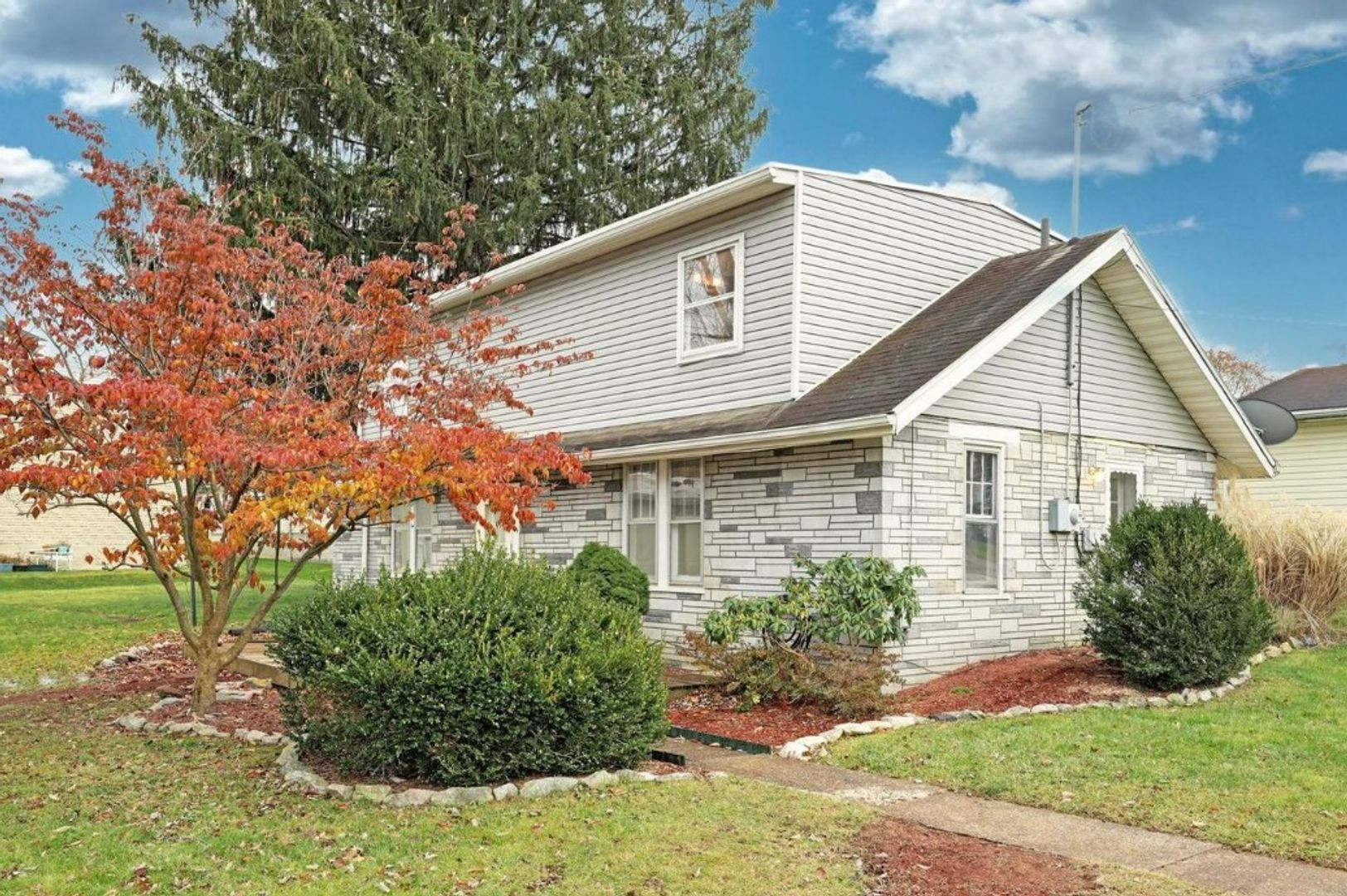 York House: 2435 Middle St