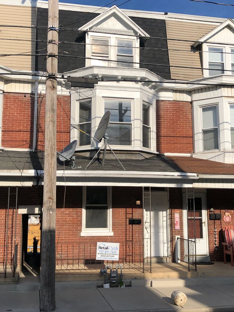 York House: 1419 W King St